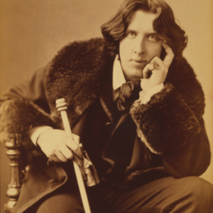 Oscar_Wilde_portrait_by_Napoleon_Sarony_-_albumen.jpg